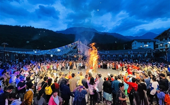 第五届硗碛藏寨·神木垒音乐篝火狂欢节火爆开启！